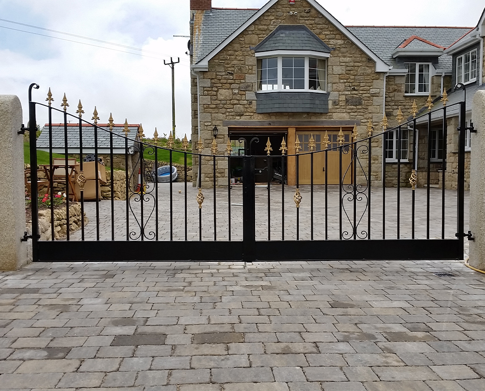 Driveway & Entrance Gates